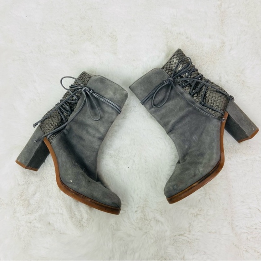 Johnston & Murphy Gray sued lace up silver Textured Heeled Boots size 7